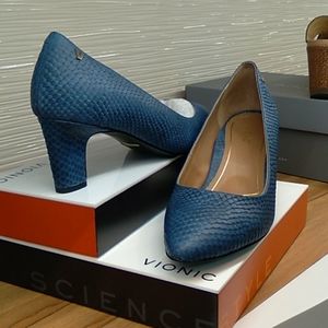 Vionic Madison Mia Blue snake heels size 10